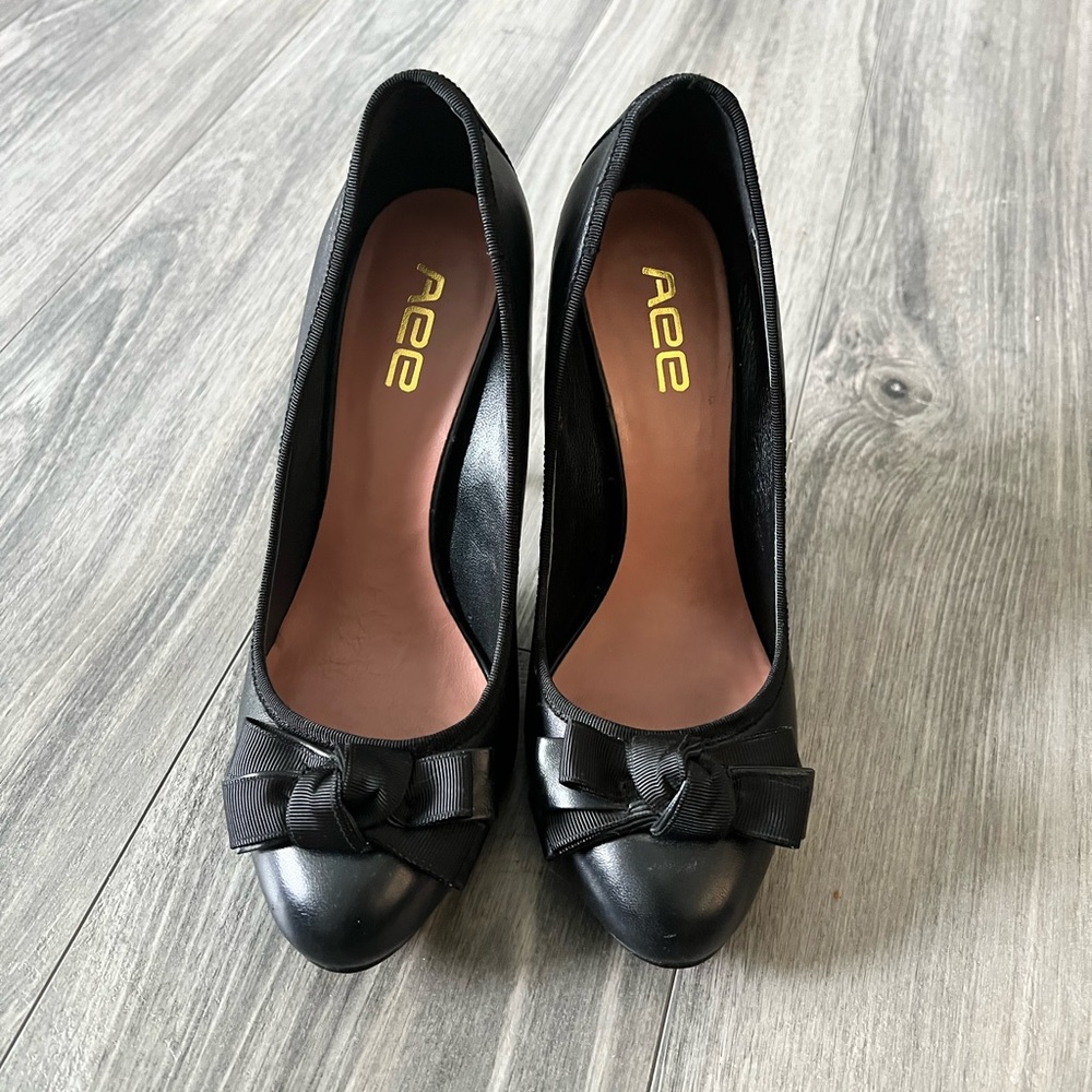 Black Elegant Heels with Bow Embellishments